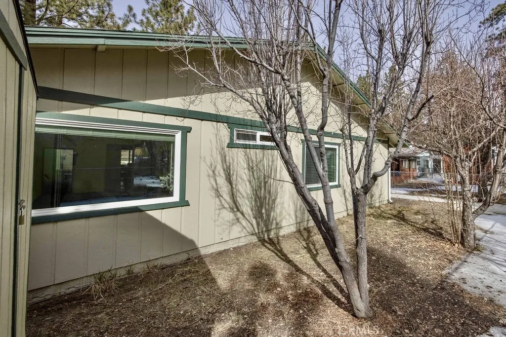 632 E Meadow Lane, Big Bear City, California 92314 home-pic-25